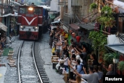 Đường sắt Việt Nam không thay đổi nhiều từ thời Pháp thuộc (ảnh chụp ở Hà Nội, tháng 9/2019).