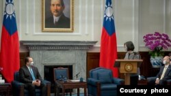 台灣總統蔡英文在台北總統府會見危地馬拉外交部長馬里奧·布卡羅率領的訪問團時發表講話。