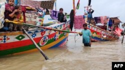 པ་ཀིསྟཱན་ནང་ཆུ་ལོག་གི་རྐྱེན་གྱིས་མི་ཆིག་སྟོང་ལྷག་ལ་སྲོག་སྐྱོན་བྱུང་བ། 