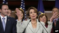 Anggota DPR AS dari Partai Demokrat, Nancy Pelosi mendesak dinaikkannya pagu utang pemerintah federal AS (foto: dok).