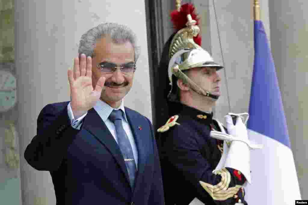 شاهزاده ولید بن طلال میلیاردر عربستانی به همراه «بکر بن لادن» رئیس شرکت سعودی بن لادن از جمله بازداشت شدگان مبارزه با فساد در این کشور هستند