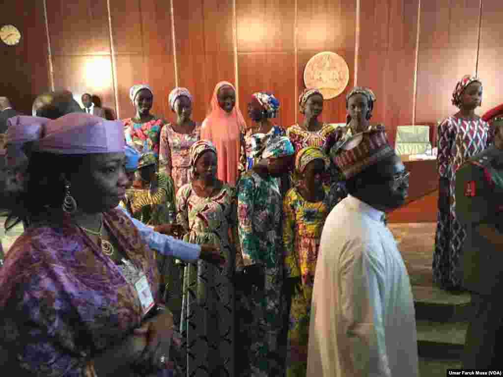CHIBOK: Buhari da 'yan matan Chibok