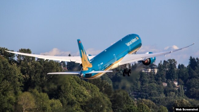 Chiếc máy bay Boeing 787-10 Dreamliner đầu tiên do Vietnam Airlines thuê của ALC. Photo Boeing/ALC.