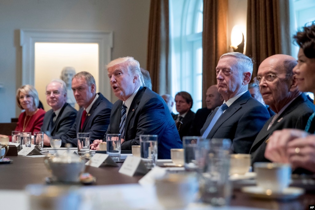 Что на этот раз? Трамп в срочном порядке пригласил всех сенаторов в Белый дом по вопросу Северной Кореи Что на этот раз? Трамп в срочном порядке пригласил всех сенаторов в Белый дом по вопросу Северной Кореи