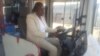 Femme mais chauffeur de bus à Dakar