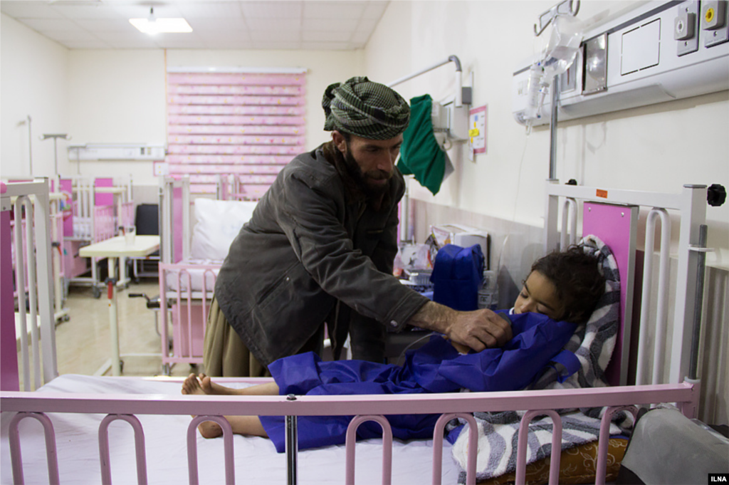 اعزام مصدومان زلزله کرمانشاه به بیمارستان مدنی کرج عکس: مریم هاشمی 