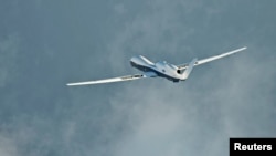ABD, düşen hava aracının donanmaya ait MQ-4C tipi drone olduğunu ve Hürmüz Boğazı üzerinde uluslararası sularda düşürüldüğünü bildirdi
