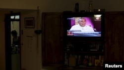 El expresidente panameño Manuel Noriega es visto en una pantalla de televisión en ciudad de Panamá el 24 de junio, de 2015.