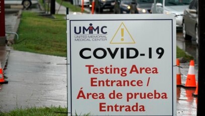 Xe nối đuôi nhau xếp hàng tại Trung tâm Y tế United Memorial, một điểm xét nghiệm Covid-19 ở Houston, bang Texas, ngày 24 tháng 6, 2020.