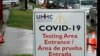 Mobil-mobil antre lantatur tes Covid-19 di RS United Memorial Medical Center di Houston, Texas, 24 Juni 2020. Gubernur Texas Greg Abbott mengatakan negara bagian itu mengalami lonjakan tajam wabah virus corona.