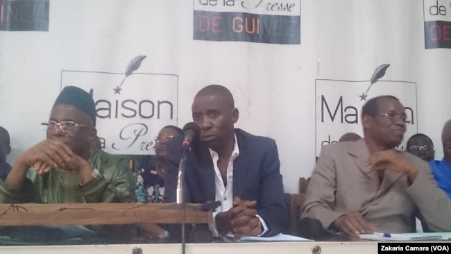 Les cadres guinéens à la conférence de presse à Conakry sur l'affaire Bolloré le 26 avril 2018.