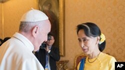 ပုပ်ရဟန်းမင်းကြီး Francis နဲ့ နိုင်ငံတော်အတိုင်ပင်ခံတို့ ဒီကနေ့ တွေ့ဆုံ (သတင်းဓါတ်ပုံများ)