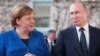 Меркель попросила Путина повлиять на Беларусь в связи с кризисом с мигрантами