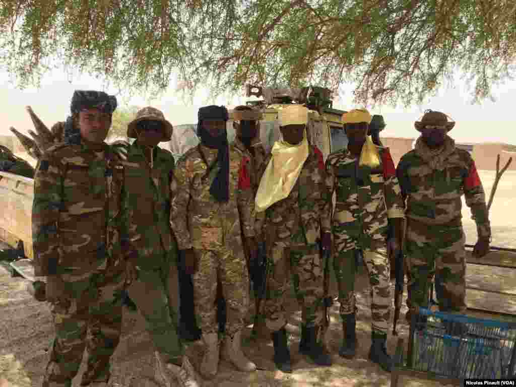 Chad soldiers pose for a photo in front of the school in Bosso, in the Diffa region of Niger, April 19, 2017. (Photo: Nicolas Pinault / VOA)