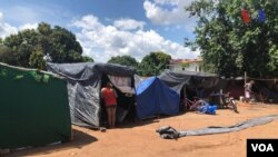 Refugios improvisados en el barrio Jardin Floresta, donde cientos de venezolanos viven en las calles de Boa Vista