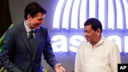 Thủ Tướng Canada Justin Trudeau và Tổng thống Philippines Rodrigo Duterte, ngày 13/11/2017.