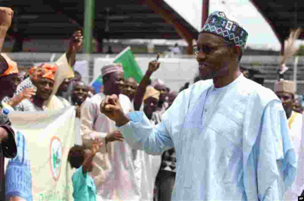 Muhammadu Buhari, former military ruler and presidential aspirant, right, greets his supporters during the All Progressive Congress party convention in Lagos, Nigeria,Thursday, April. 18, 2013.