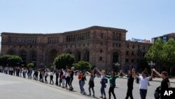 Supporters of opposition lawmaker Nikol Pashinian holds hands in Republic Square in Yerevan, May 2, 2018.