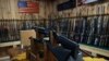 Vatreno oružje u prodavnici u Hadson Folsu, u Njujorku (Foto: REUTERS/Shannon Stapleton)