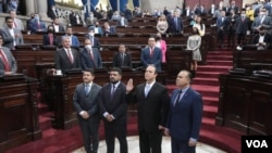 El abogado Alejandro Córdova, juró en julio en el Congreso Nacional de Guatemala al ser electo por el bloque oficialista como Procurador de Derechos Humanos. (Foto VOA / Cortesía)