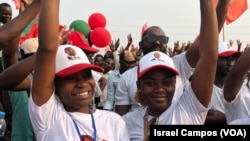 Apoiantes da UNITA presentes no último comício do partido no Cazenga, Luanda.