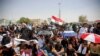 طرفداران مقتدی صدر مقابل پارلمان عراق نماز جمعه خواندند