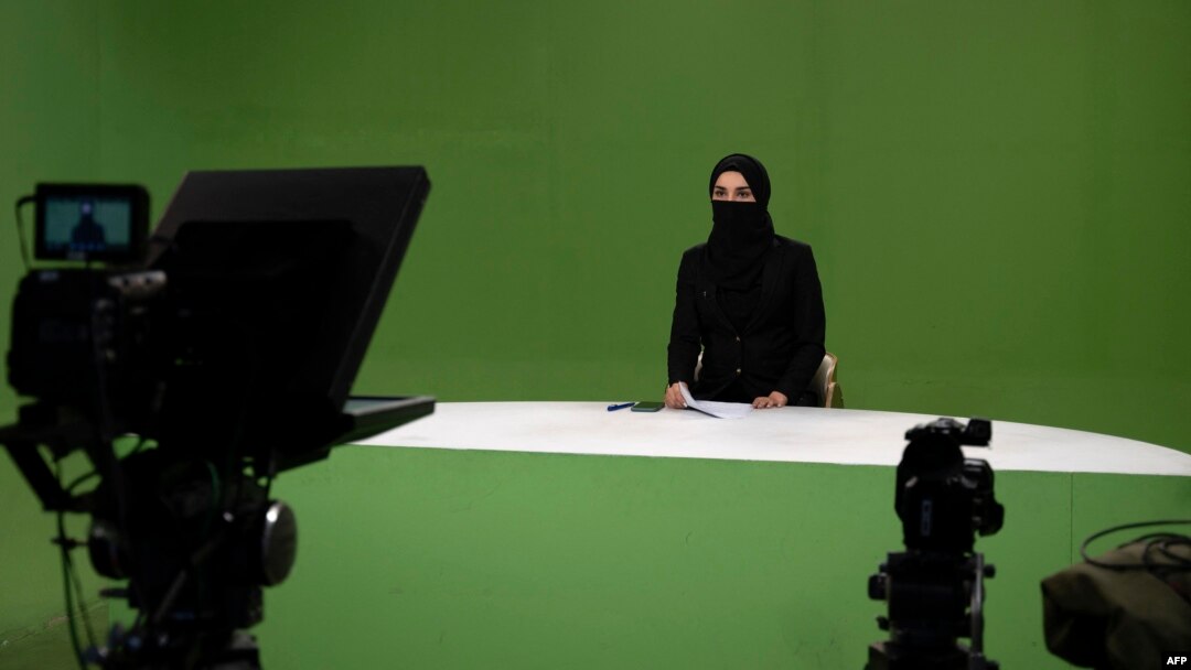 Afg'onistonlik jurnalist ayol, Kobul, Afg'oniston, 2022-yil, 25-may