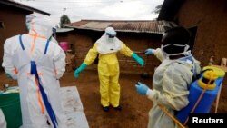  L'Ouganda a déjà connu des épidémies d'Ebola, maladie qui a fait des milliers de morts en Afrique depuis sa découverte en 1976 en RDC voisine.