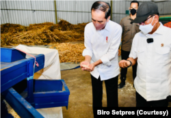 Penanaman sorgum harus diikuti dengan teknologi pasca panen, seperti mesin pengolah biji. (Foto: Setpres)