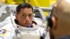 En esta foto del 19 de julio de 2018 proporcionada por la NASA, Frank Rubio se prepara para una caminata espacial de entrenamiento bajo el agua en el Laboratorio de Flotabilidad Neutral del Centro Espacial Johnson de la NASA en Houston. (Josh Valcárcel/NASA vía AP)