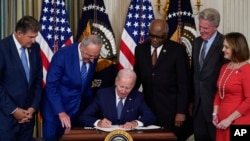 جو بایدن، طرح مهم تغییرات اقلیمی و مراقبت‌های بهداشتی دموکرات‌ها را امضا کرد