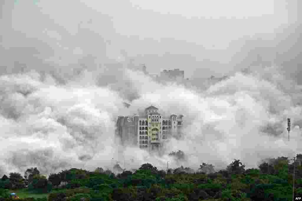 A residential building is engulfed in dust after a controlled implosion demolished the 100-meter-high residential &quot;Twin Towers&quot; in Noida on the outskirts of New Delhi, India.&nbsp;Two illegally built residential high-rises were demolished in a rare crackdown on developers who cut corners and swindle unsuspecting home-buyers.&nbsp;