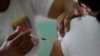 ARCHIVO - Una enfermera administra una dosis de la vacuna Abdala de Cuba en un centro de vacunación en Caracas, Venezuela, 1 de julio de 2021. REUTERS/Manaure Quintero