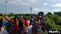 চা শ্রমিকদের রেল অবরোধ