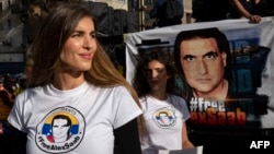 Camila Fabri, la esposa italiana del empresario colombiano Álex Saab, durante una caravana organizada por el movimiento "Free Alex Saab" en Caracas, Venezuela, el 18 de agosto de 2022.