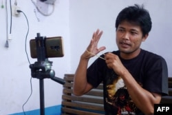 Masalah pembajakan masih menjadi kendala untuk menerapkan PP No. 24 Tahun 2022 tentang pembiayaan berbasis kekayaan intelektual. Di platform YouTube masih banyak konten kreator yang berhadapan dengan isu pengunggahan ulang video oleh pihak lain.