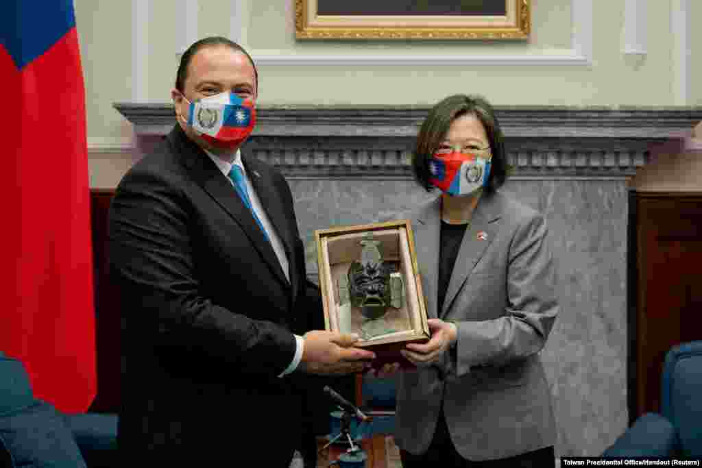 Taiwan President Tsai Ing-wen meets Guatemala&#39;s Foreign Minister Mario Bucaro at the presidential office in Taipei.