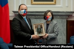 台湾总统蔡英文在台北会晤到访的危地马拉外长马里奥∙布卡罗。((2022年8月30日)