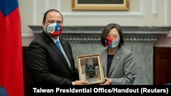 Tổng thống Đài Loan Thái Anh Văn gặp Ngoại trưởng Guatemala Mario Bucaro tại văn phòng tổng thống ở Đài Bắc, ngày 30/8/2022. 