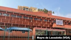 Assembleia de voto na Amangola em Luanda.