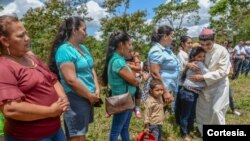 Monseñor Rolando Álvarez el 18 de abril de 2018 en una comunidad rural en Matagalpa. Foto: Cortesía Óscar Navarrete/La Prensa