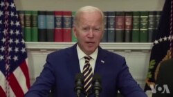 Prezidan Joe Biden soulaje dèt etidyan ameriken dwe gouvènman federal la