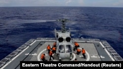 资料照：中国东部战区发布的照片显示中国海军在参加针对台湾的军演。（2022年8月8日）