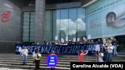 Venezolanos se concentraron en las inmediaciones de la sede de la ONU en Caracas para exigir la liberación de presos políticos el viernes, 12 de agosto de 2022.
