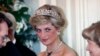 ARCHIVO – Diana, la princesa de Gales, durante una recepción ofrecida por el presidente de Alemania Occidental Richard von Weizsacker en honor a los huéspedes reales británicos en Godesberg Redoute en Bonn, Alemania, el 2 de noviembre de 1987. (Foto AP/Herman Knippertz, archivo)