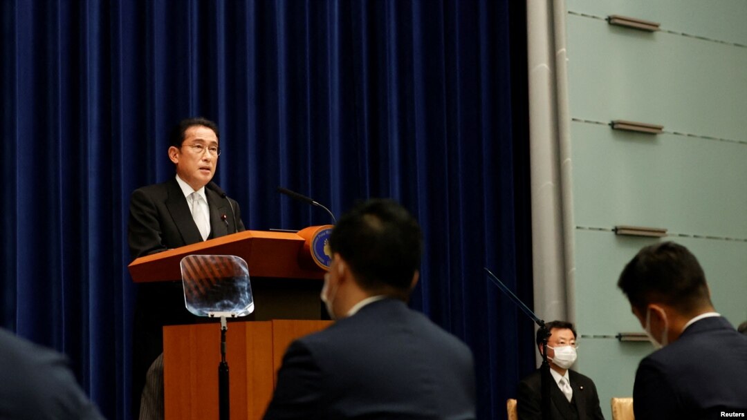 Perdana Menteri Jepang Fumio Kishida berbicara selama konferensi pers di kediaman resmi perdana menteri di Tokyo, 10 Agustus 2022. (Foto: via Reuters)