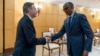 រដ្ឋមន្ត្រី​ការបរទេស​សហរដ្ឋ​អាមេរិក​លោក Antony Blinken (ឆ្វេង) ជួប​ជាមួយ​ប្រធានាធិបតី​ប្រទេស​រវ៉ាន់ដា​លោក Paul Kagame នៅ​ការិយាល័យ​ប្រធានាធិបតី​នៅក្នុង​ទីក្រុង​គីហ្គាលី ប្រទេស​រវ៉ាន់ដា នៅ​ថ្ងៃព្រហស្បតិ៍ ទី១១ ខែសីហា ឆ្នាំ២០២២។