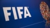 Logo FIFA terlihat saat konferensi pers di Istanbul, Turki. (Foto: AFP)