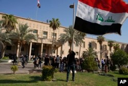 Pristalice Motkada al Sadra demonstriraju ispred vladine palate u Bagdadu, 29. avgusta 2022.
