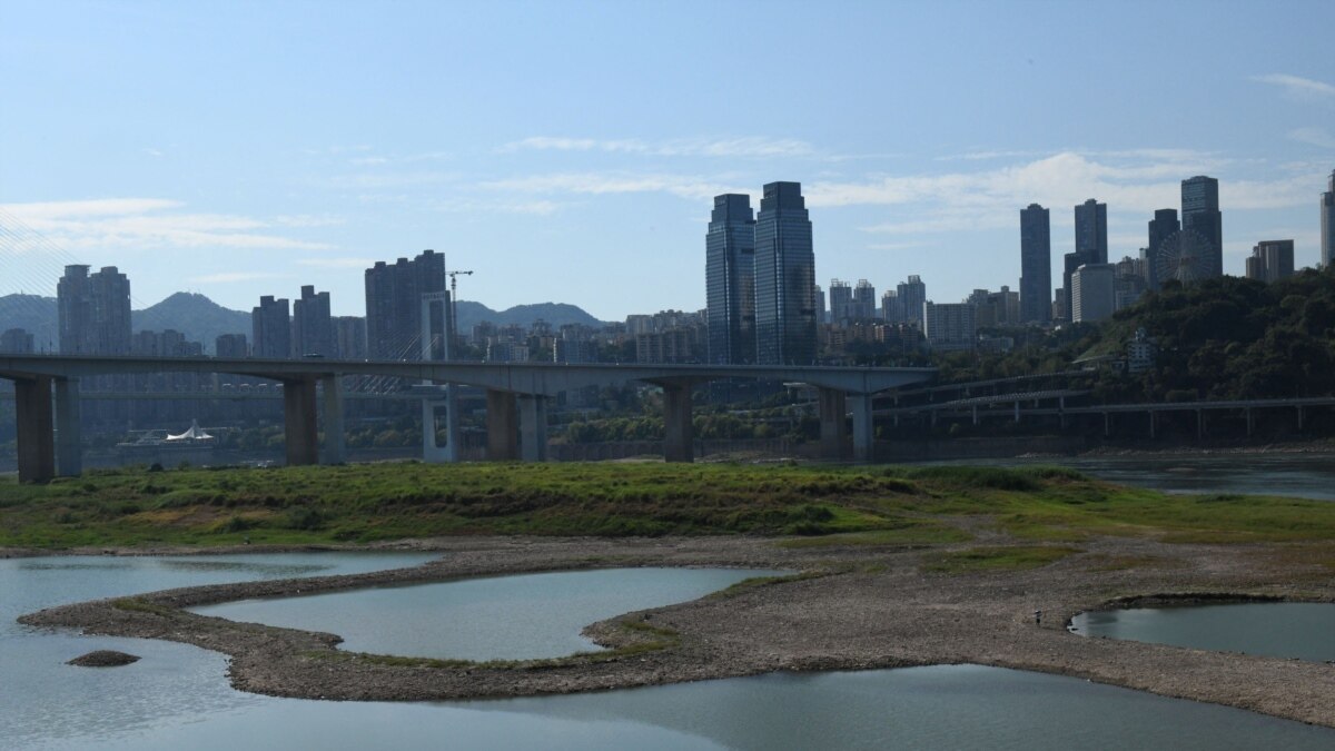 高温干旱肆虐中国多个地区，少雨缺电工厂停工农作物枯死